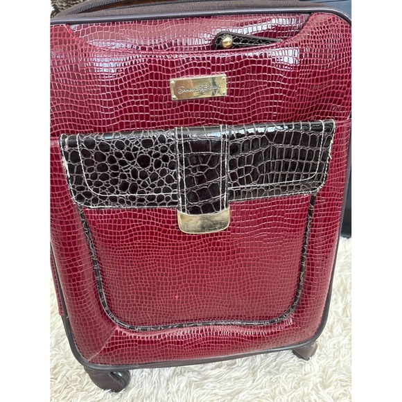Samantha Brown Red Croc Embossed Carry On Luggage Spinner Wheels Travel Bag - Picture 2 of 13